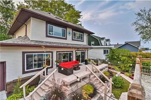 210 Saint Clair River Dr, Algonac, MI 48001