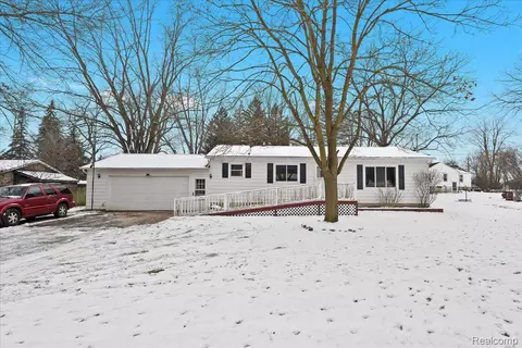 1009 Mccormick Dr, Fenton, MI 48430