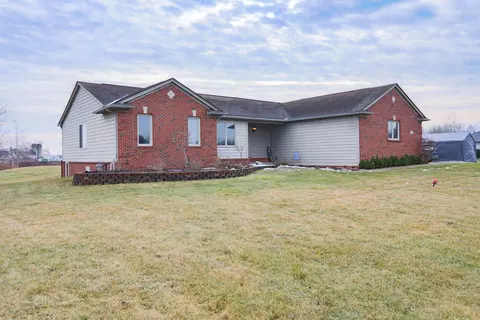 7058 Olde Farm Trl, Almont, MI 48003