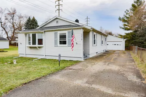 3210 Ludwig St, Burton, MI 48529