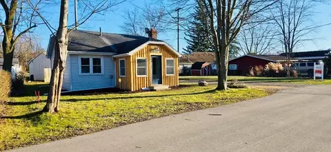 1382 Elmhurst Dr, Genoa, MI 48843