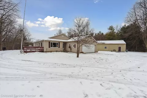 3620 Garden Dr, Elba, MI 48446