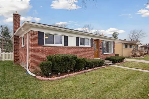 3062 Grange Rd, Trenton, MI 48183