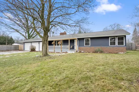 1671 N Center Rd, Saginaw, MI 48638