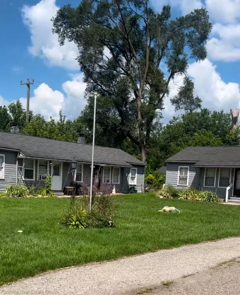 22013 Springbrook Ave, Farmington Hills, MI 48336