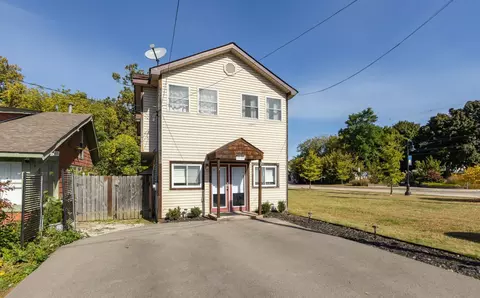 3020 Grove St, Keego Harbor, MI 48320