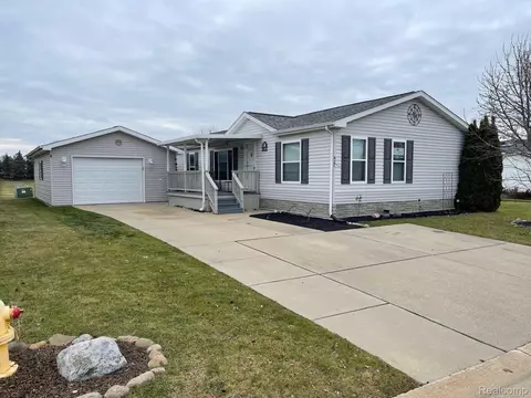 62 Ashley Cir, Swartz Creek, MI 48473