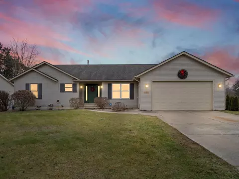 6283 Cooley Lake Rd, Waterford, MI 48327