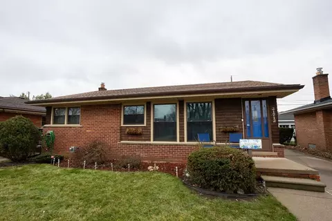 21712 Frazho St, Saint Clair Shores, MI 48081