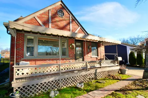 28212 Roy St, Saint Clair Shores, MI 48081