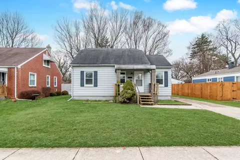 21708 Maple St, Saint Clair Shores, MI 48081