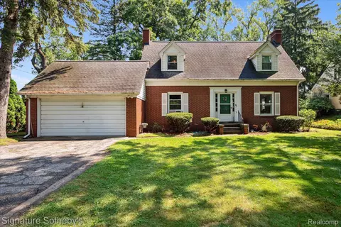 1825 Dell Rose Dr, Bloomfield Township, MI 48302