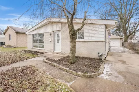 22634 Detour St, Saint Clair Shores, MI 48082