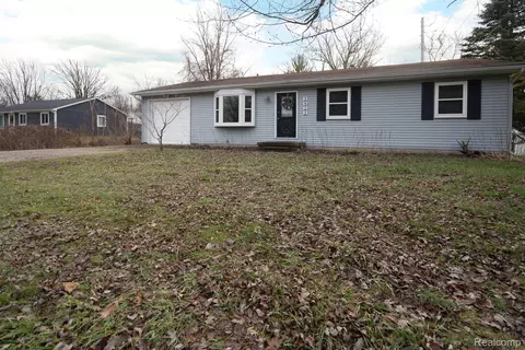 3923 Krafft Rd, Fort Gratiot, MI 48059