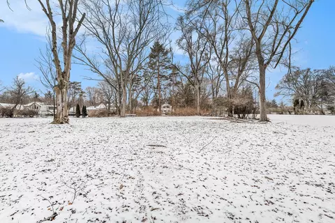 3271 Oakleaf Dr, West Bloomfield, MI 48324
