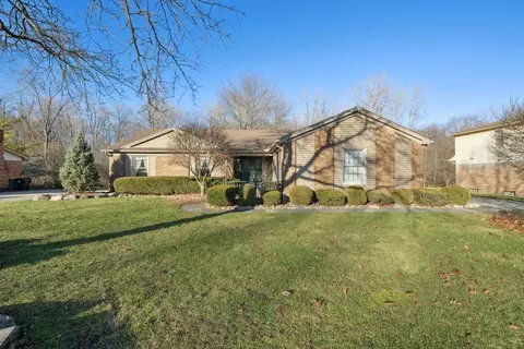 33098 Oak Hollow St, Farmington Hills, MI 48334