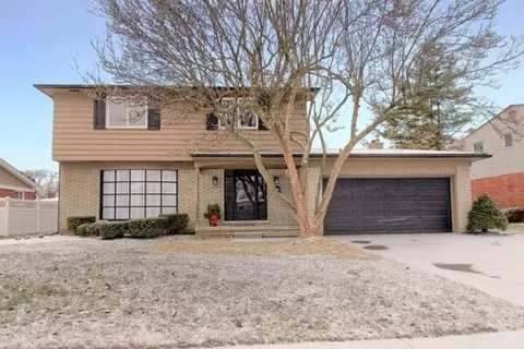 15691 Woodside St, Livonia, MI 48154
