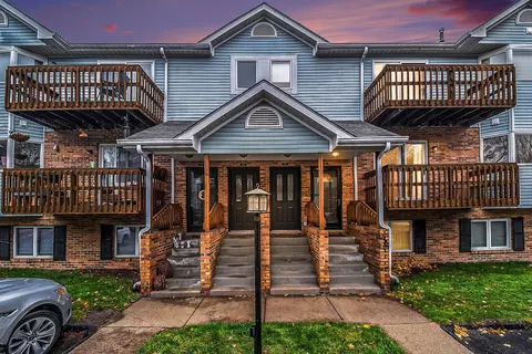 232 Pinewood Dr, Plymouth, MI 48170