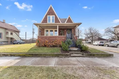 93 Perry Pl, Wyandotte, MI 48192