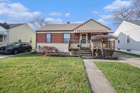 26241 Blumfield St, Roseville, MI 48066