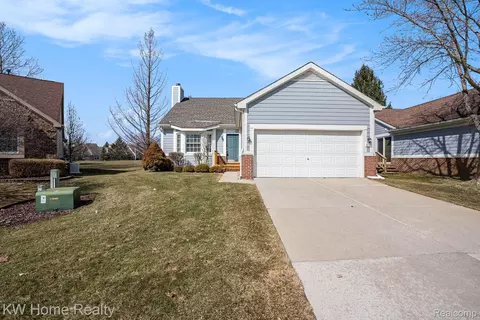 31141 Rolling Grv #80, Novi, MI 48377