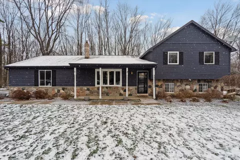 2463 Karen Dr, Howell, MI 48855
