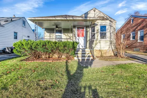 19163 Elkhart St, Harper Woods, MI 48225