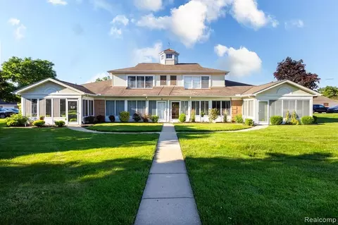 8217 Grays Dr #C3, Grosse Ile, MI 48138