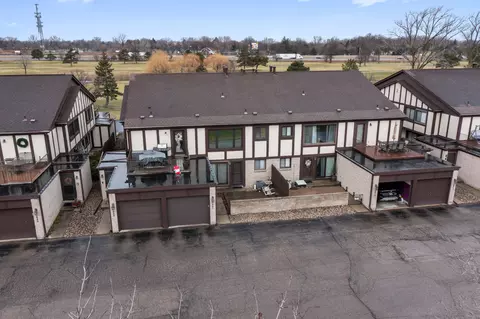 1023 Country Club Dr, Saint Clair Shores, MI 48082
