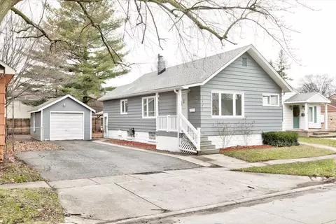 1227 16th St, Port Huron, MI 48060