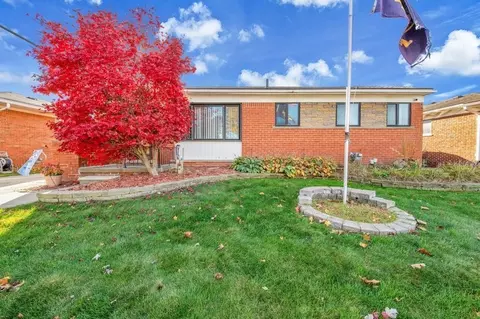 17974 N Wind Dr, Fraser, MI 48026