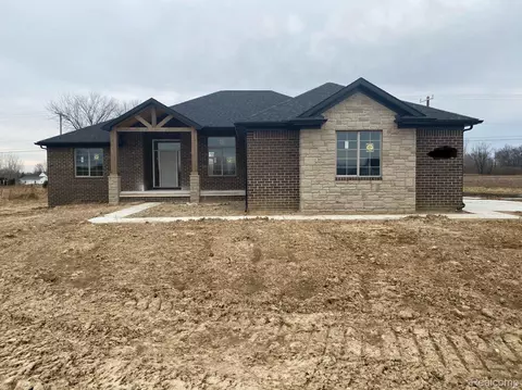 0010 Daisy Ln, Almont, MI 48003