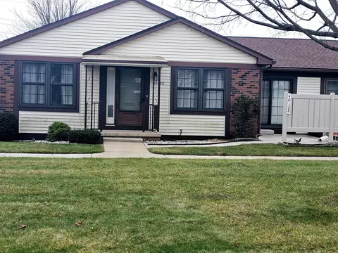 40128 Newport Dr #11, Plymouth, MI 48170