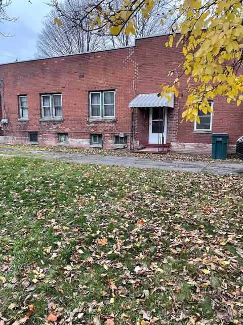 1403 Champaign Rd, Lincoln Park, MI 48146