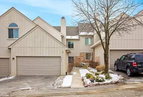 29371 Laurel Dr, Farmington Hills, MI 48331