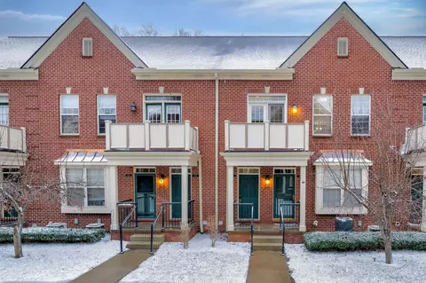 1111 Fountain View Cir, South Lyon, MI 48178