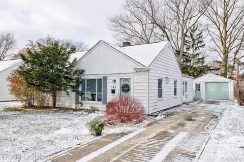 148 Gargantua Ave, Clawson, MI 48017