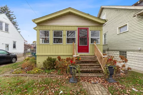 381 E Cambourne St, Ferndale, MI 48220