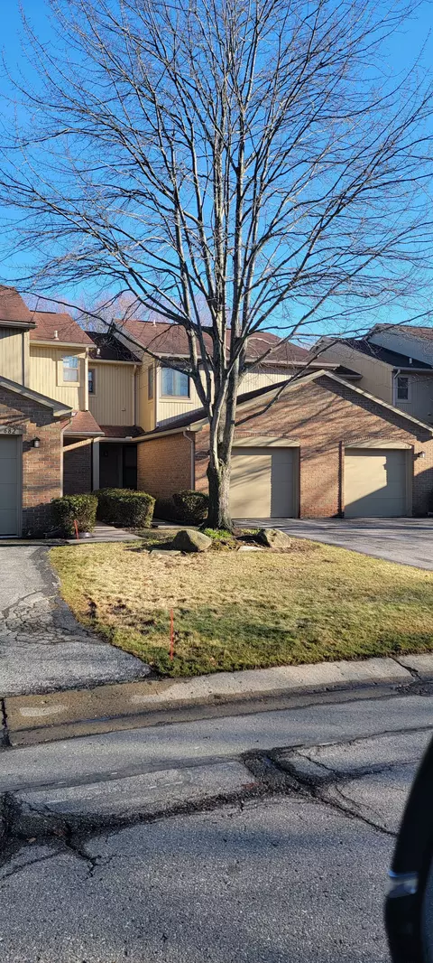 680 Tennyson 11 2 #11, Rochester Hills, MI 48307