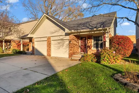 54 Maplegrove Dr #2, Clawson, MI 48017