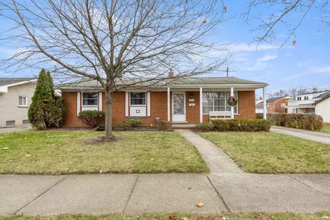 8912 Russell St, Livonia, MI 48150
