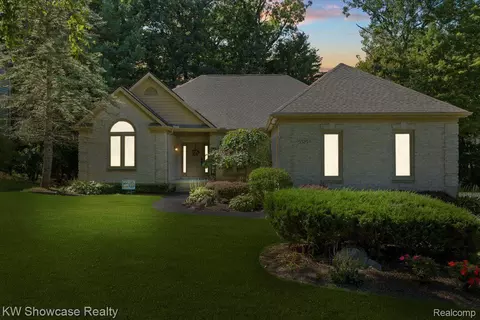 5525 Bentwood Ln, Commerce, MI 48382