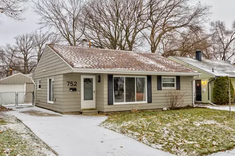 752 W Mapledale Ave, Hazel Park, MI 48030