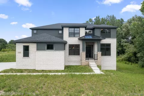 24487 Sheringham Dr, Lyon, MI 48178