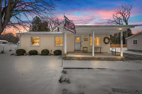 5220 Ormond Rd, White Lake, MI 48383