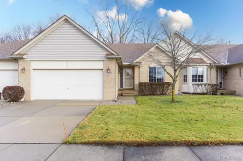 50802 Raintree Cir, Chesterfield, MI 48047