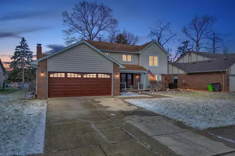44179 Manitou Dr, Clinton Township, MI 48038