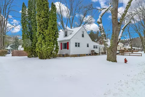 29 Pack St, Croswell, MI 48422