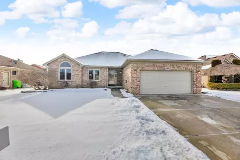11984 Sara Ln, Washington, MI 48094