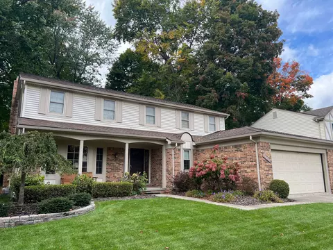 19813 Stamford Dr, Livonia, MI 48152
